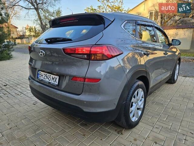 Серый Хендай Туксон, объемом двигателя 2 л и пробегом 21 тыс. км за 22500 $, фото 25 на Automoto.ua