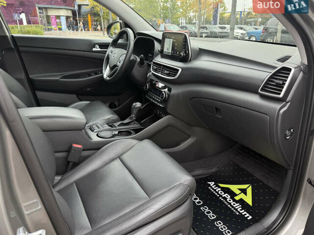 Серый Хендай Туксон, объемом двигателя 2 л и пробегом 28 тыс. км за 32800 $, фото 46 на Automoto.ua