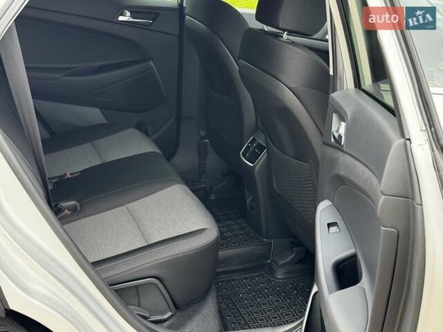 Серый Хендай Туксон, объемом двигателя 2 л и пробегом 32 тыс. км за 22800 $, фото 35 на Automoto.ua