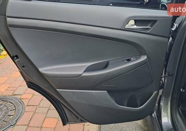 Серый Хендай Туксон, объемом двигателя 2 л и пробегом 103 тыс. км за 24900 $, фото 13 на Automoto.ua