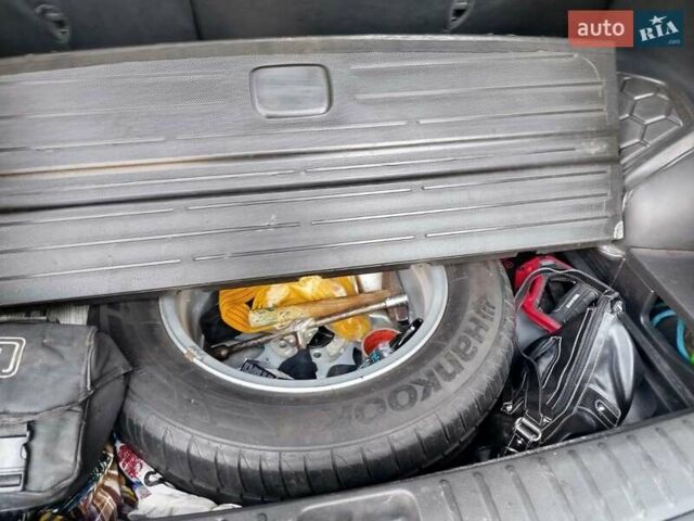Серый Хендай Туксон, объемом двигателя 2 л и пробегом 167 тыс. км за 22700 $, фото 3 на Automoto.ua