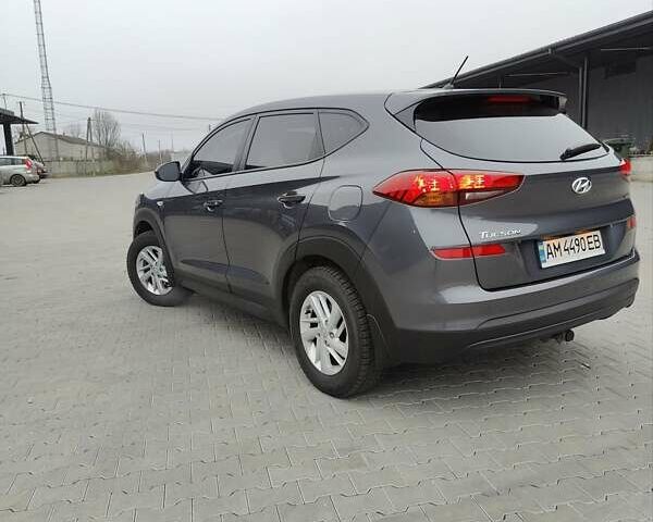 Серый Хендай Туксон, объемом двигателя 2 л и пробегом 60 тыс. км за 19500 $, фото 3 на Automoto.ua