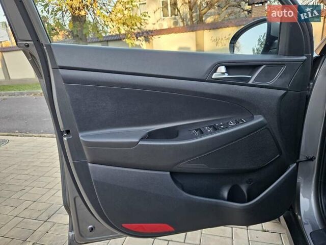 Серый Хендай Туксон, объемом двигателя 2 л и пробегом 21 тыс. км за 22500 $, фото 39 на Automoto.ua