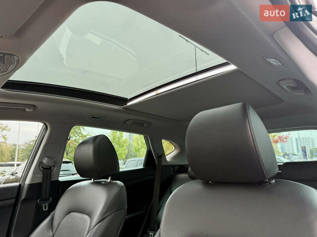 Серый Хендай Туксон, объемом двигателя 2 л и пробегом 28 тыс. км за 32800 $, фото 23 на Automoto.ua