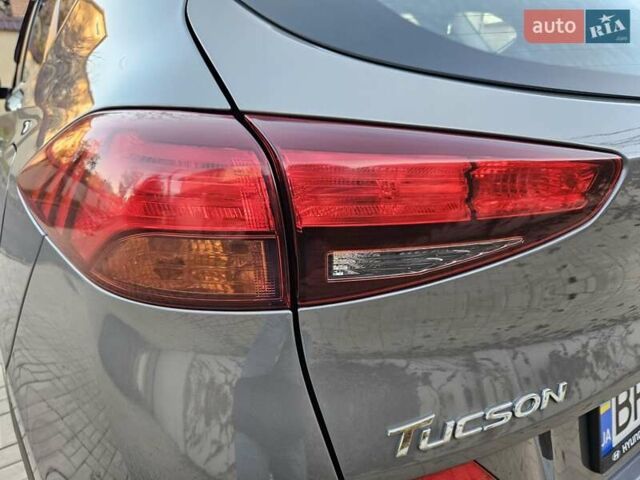Серый Хендай Туксон, объемом двигателя 2 л и пробегом 21 тыс. км за 22500 $, фото 21 на Automoto.ua