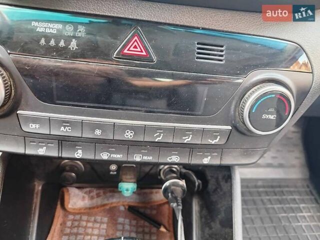 Серый Хендай Туксон, объемом двигателя 2 л и пробегом 167 тыс. км за 22700 $, фото 17 на Automoto.ua