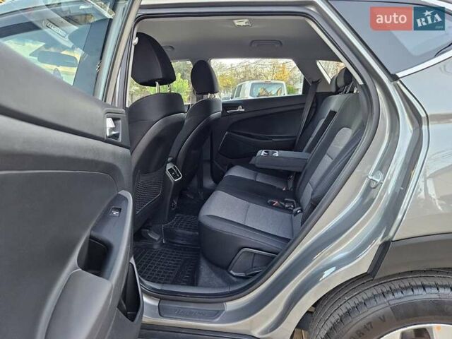 Серый Хендай Туксон, объемом двигателя 2 л и пробегом 21 тыс. км за 22500 $, фото 47 на Automoto.ua