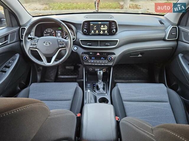 Серый Хендай Туксон, объемом двигателя 2 л и пробегом 21 тыс. км за 22500 $, фото 27 на Automoto.ua