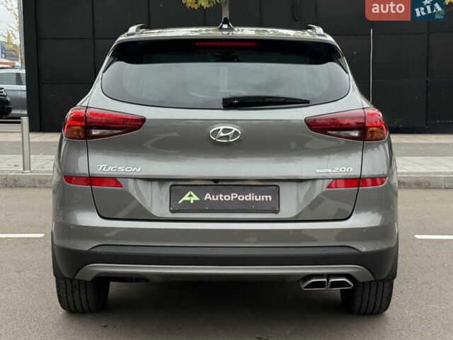 Серый Хендай Туксон, объемом двигателя 2 л и пробегом 28 тыс. км за 32800 $, фото 10 на Automoto.ua