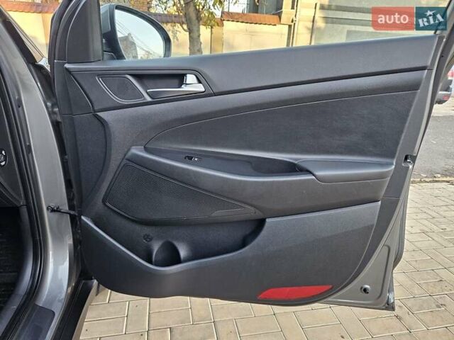 Серый Хендай Туксон, объемом двигателя 2 л и пробегом 21 тыс. км за 22500 $, фото 43 на Automoto.ua