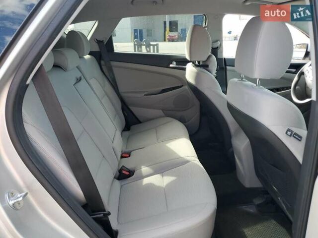 Серый Хендай Туксон, объемом двигателя 0 л и пробегом 92 тыс. км за 5300 $, фото 10 на Automoto.ua