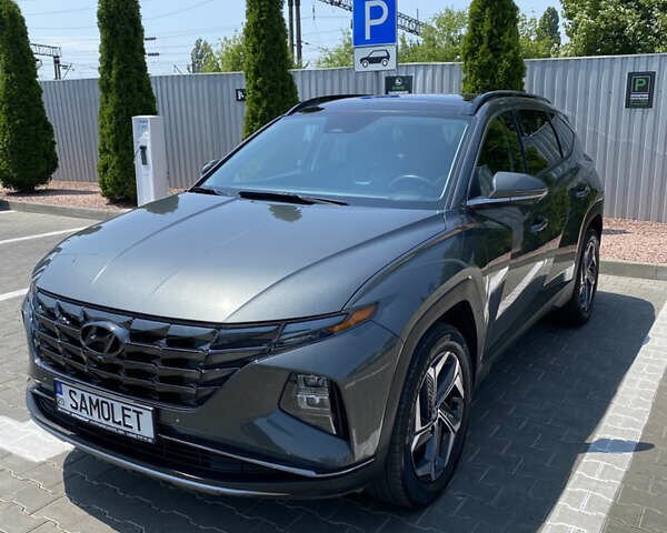 Серый Хендай Туксон, объемом двигателя 1.6 л и пробегом 28 тыс. км за 31999 $, фото 1 на Automoto.ua