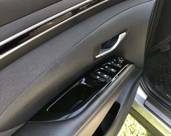 Серый Хендай Туксон, объемом двигателя 2 л и пробегом 42 тыс. км за 26000 $, фото 10 на Automoto.ua