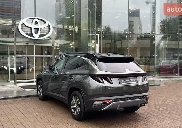 Серый Хендай Туксон, объемом двигателя 1.6 л и пробегом 100 тыс. км за 25295 $, фото 1 на Automoto.ua