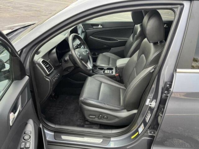 Серый Хендай Туксон, объемом двигателя 2.4 л и пробегом 22 тыс. км за 15000 $, фото 7 на Automoto.ua