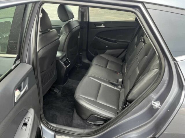 Серый Хендай Туксон, объемом двигателя 2.4 л и пробегом 12 тыс. км за 9000 $, фото 12 на Automoto.ua