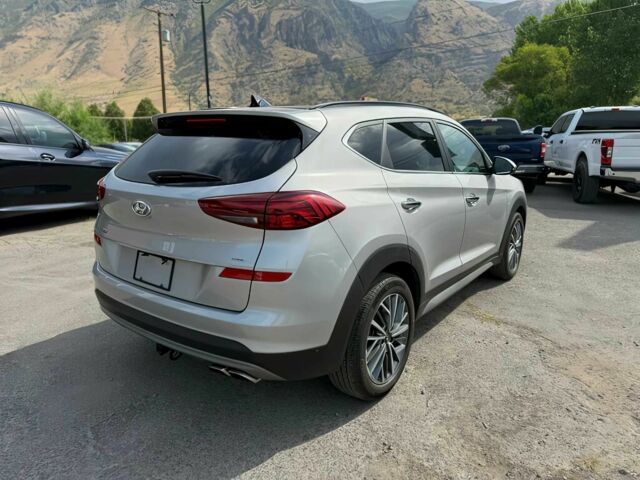 Серый Хендай Туксон, объемом двигателя 2.4 л и пробегом 18 тыс. км за 16000 $, фото 4 на Automoto.ua