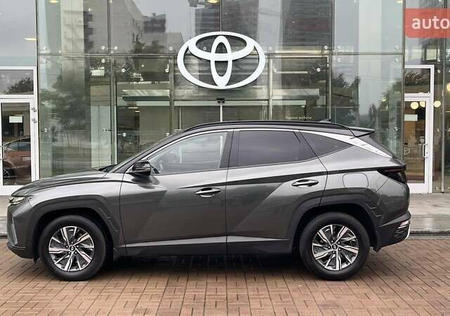 Серый Хендай Туксон, объемом двигателя 1.6 л и пробегом 100 тыс. км за 25295 $, фото 2 на Automoto.ua