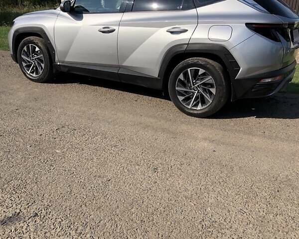 Серый Хендай Туксон, объемом двигателя 2 л и пробегом 42 тыс. км за 26000 $, фото 1 на Automoto.ua