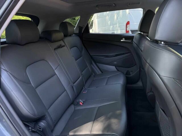 Серый Хендай Туксон, объемом двигателя 2.4 л и пробегом 23 тыс. км за 5400 $, фото 13 на Automoto.ua