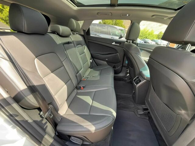 Серый Хендай Туксон, объемом двигателя 2.4 л и пробегом 18 тыс. км за 16000 $, фото 14 на Automoto.ua