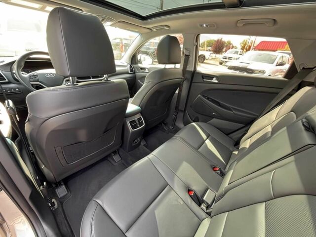 Серый Хендай Туксон, объемом двигателя 2.4 л и пробегом 18 тыс. км за 16000 $, фото 13 на Automoto.ua