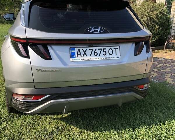 Серый Хендай Туксон, объемом двигателя 2 л и пробегом 42 тыс. км за 26000 $, фото 4 на Automoto.ua