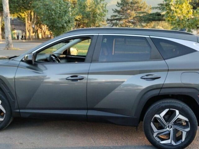 Серый Хендай Туксон, объемом двигателя 2 л и пробегом 62 тыс. км за 11500 $, фото 2 на Automoto.ua