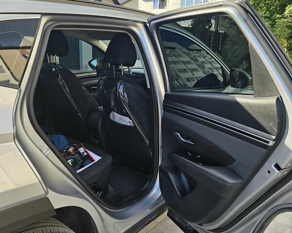 Серый Хендай Туксон, объемом двигателя 2 л и пробегом 46 тыс. км за 29000 $, фото 13 на Automoto.ua