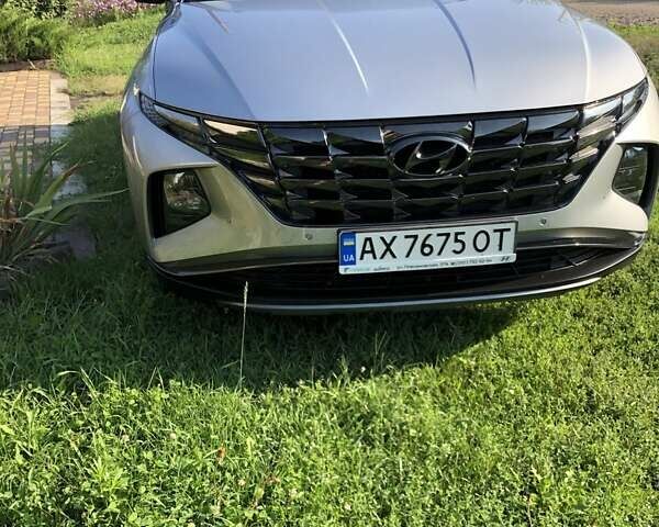 Серый Хендай Туксон, объемом двигателя 2 л и пробегом 42 тыс. км за 26000 $, фото 3 на Automoto.ua