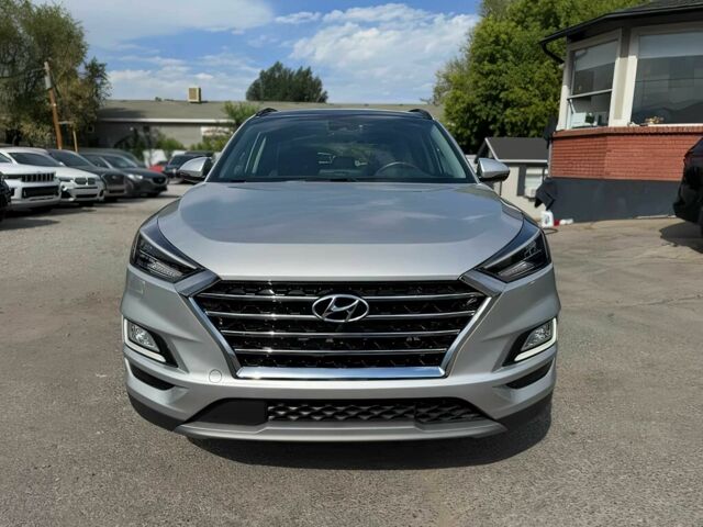 Серый Хендай Туксон, объемом двигателя 2.4 л и пробегом 18 тыс. км за 16000 $, фото 1 на Automoto.ua