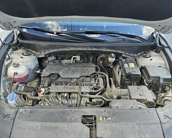 Серый Хендай Туксон, объемом двигателя 2 л и пробегом 46 тыс. км за 29000 $, фото 6 на Automoto.ua