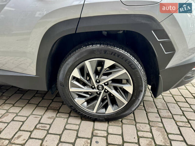 Сірий Хендай Туксон, об'ємом двигуна 2 л та пробігом 94 тис. км за 23500 $, фото 4 на Automoto.ua