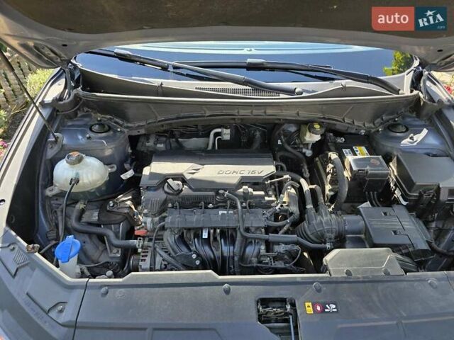 Серый Хендай Туксон, объемом двигателя 2 л и пробегом 70 тыс. км за 25600 $, фото 40 на Automoto.ua