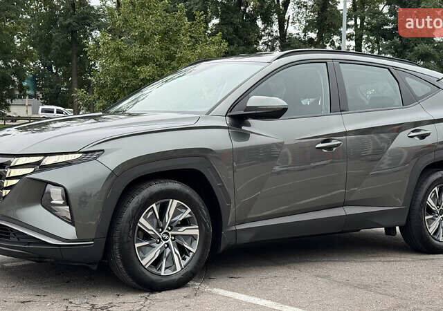 Серый Хендай Туксон, объемом двигателя 2 л и пробегом 102 тыс. км за 22500 $, фото 2 на Automoto.ua
