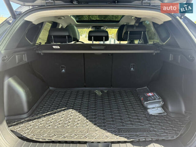 Серый Хендай Туксон, объемом двигателя 2 л и пробегом 52 тыс. км за 27499 $, фото 19 на Automoto.ua