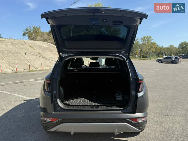 Серый Хендай Туксон, объемом двигателя 2 л и пробегом 52 тыс. км за 27499 $, фото 21 на Automoto.ua