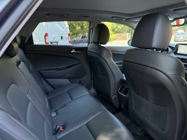 Серый Хендай Туксон, объемом двигателя 2.4 л и пробегом 23 тыс. км за 5400 $, фото 14 на Automoto.ua