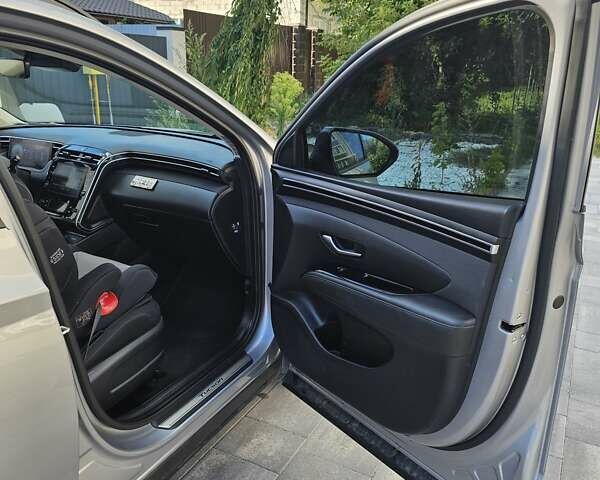 Серый Хендай Туксон, объемом двигателя 2 л и пробегом 46 тыс. км за 29000 $, фото 10 на Automoto.ua