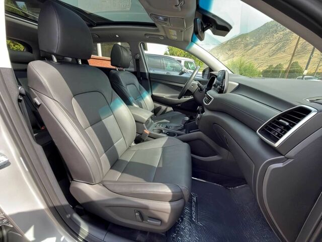 Серый Хендай Туксон, объемом двигателя 2.4 л и пробегом 18 тыс. км за 16000 $, фото 11 на Automoto.ua