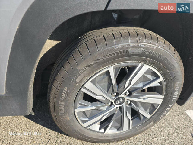 Серый Хендай Туксон, объемом двигателя 2 л и пробегом 94 тыс. км за 23694 $, фото 8 на Automoto.ua