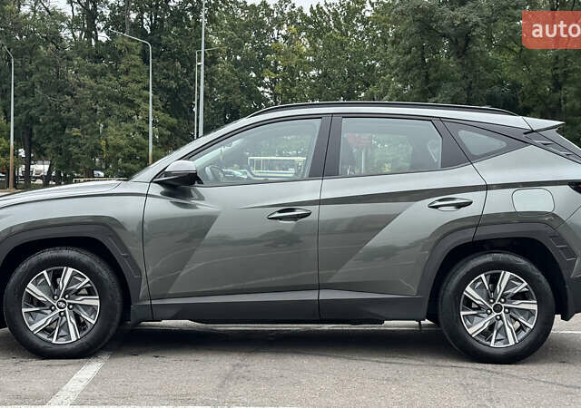 Серый Хендай Туксон, объемом двигателя 2 л и пробегом 102 тыс. км за 22500 $, фото 3 на Automoto.ua