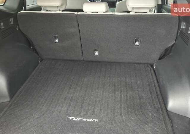 Серый Хендай Туксон, объемом двигателя 1.6 л и пробегом 77 тыс. км за 32400 $, фото 29 на Automoto.ua
