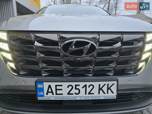 Серый Хендай Туксон, объемом двигателя 2 л и пробегом 39 тыс. км за 30500 $, фото 2 на Automoto.ua