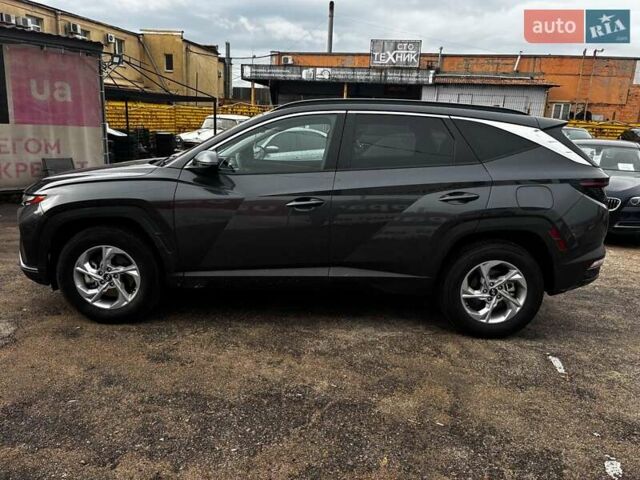 Серый Хендай Туксон, объемом двигателя 2.5 л и пробегом 28 тыс. км за 26990 $, фото 2 на Automoto.ua