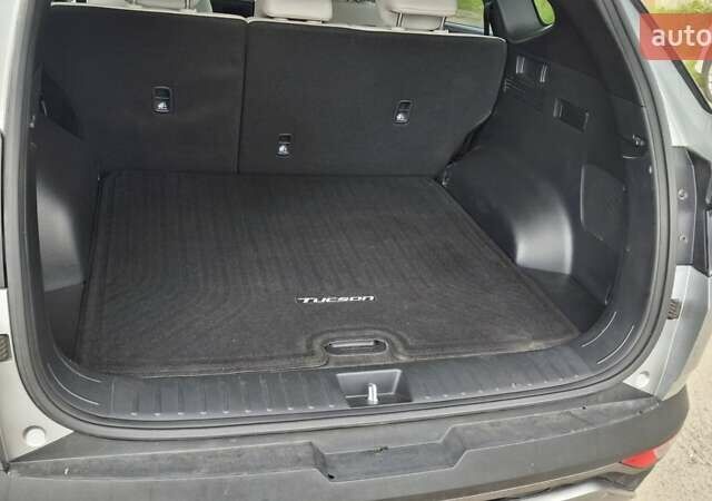 Серый Хендай Туксон, объемом двигателя 1.6 л и пробегом 77 тыс. км за 32400 $, фото 28 на Automoto.ua