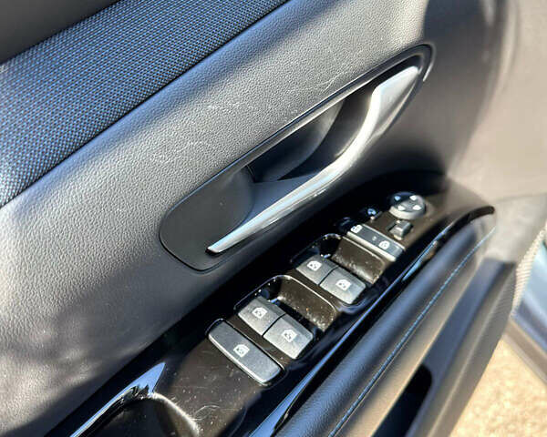 Серый Хендай Туксон, объемом двигателя 1.6 л и пробегом 53 тыс. км за 37000 $, фото 6 на Automoto.ua