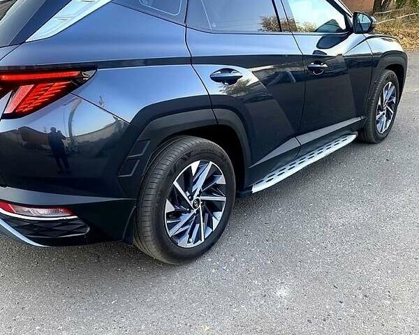 Серый Хендай Туксон, объемом двигателя 2 л и пробегом 23 тыс. км за 29000 $, фото 2 на Automoto.ua