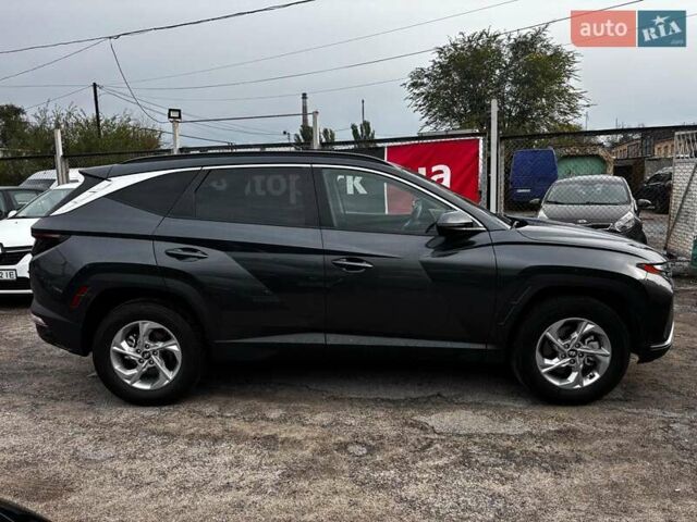 Серый Хендай Туксон, объемом двигателя 2.5 л и пробегом 28 тыс. км за 26990 $, фото 4 на Automoto.ua