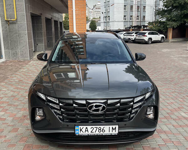 Серый Хендай Туксон, объемом двигателя 2 л и пробегом 31 тыс. км за 25400 $, фото 1 на Automoto.ua
